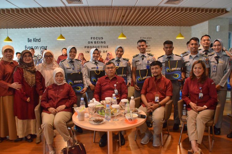 Kementerian Kelautan dan Perikanan (KP) memberikan apresiasi kepada lima taruna Program Studi Penyuluhan Perikanan Politeknik Ahli Usaha Perikanan (AUP) yang mampu menjadi penggerak dalam pengembangan masyarakat desa perikanan. 