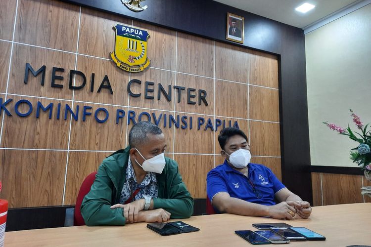 Kepala Dinas (Kadis) Komunikasi dan Informatika (Kominfo) Provinsi Papua Jery Yudianto saat menyikapi terganggunnya akses internet di Jayapura karena  jaringan kabel optik bawah laut milik Telkom Group terputus, Selasa (11/5/2021).