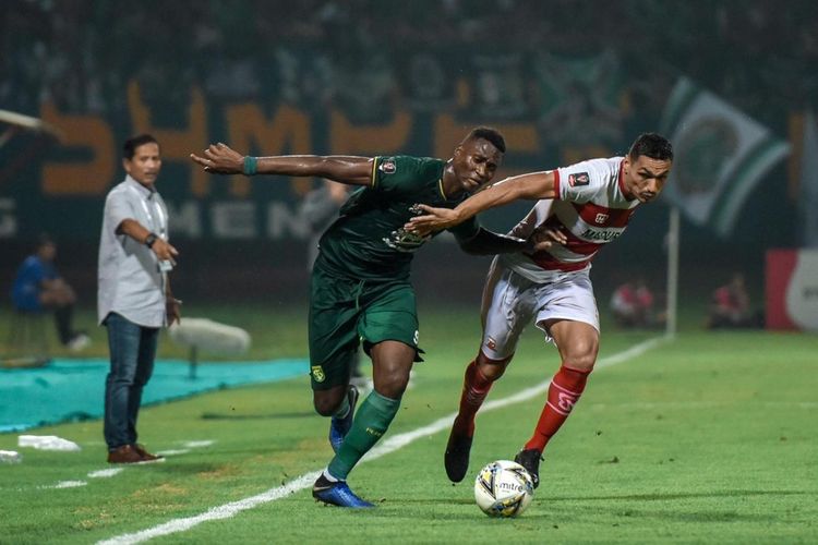 Pertandingan semifinal leg kedua antara Madura United dan Persebaya Surabaya, di Gelora Madura Ratu Pamekasan, pada Sabtu (6/4/2019).