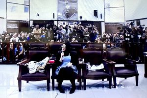 Usai Nikita Mirzani Ngamuk, Giliran Pengacara Murka ke Jaksa Teriakkan 'Diam!'