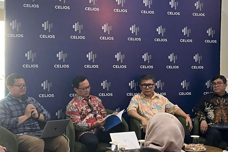 Ketua Umum Asosiasi Fintech Pendanaan Bersama Indonesia (AFPI) Entjik S Djafar dalam Diskusi Publik di Kantor Celios, Jakarta, Senin (11/8/2025).