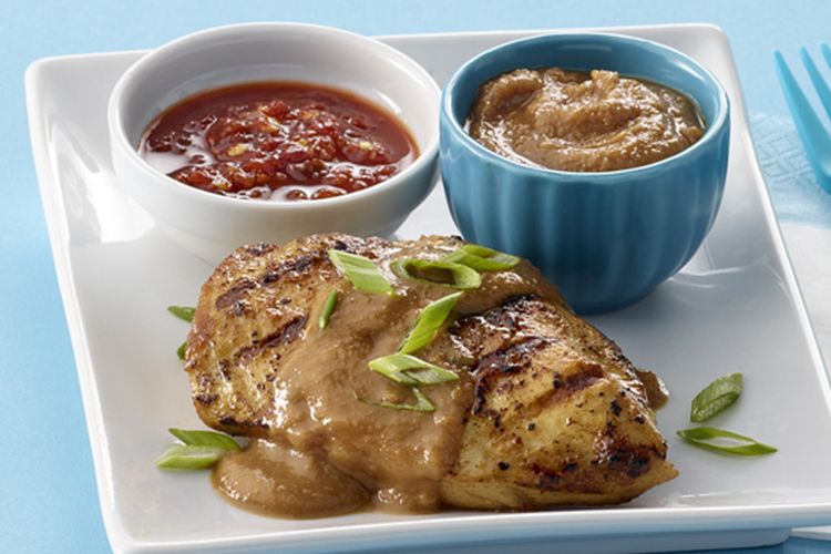 Chicken With Savory Peanut-Sesame BBQ Sauce bisa menjadi alternatif menu olahan selai kacang
