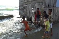Rumah Dihantam Gelombang Tinggi, Warga di Polewali Mandar Mengungsi