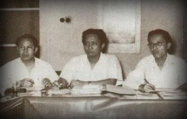 Tangkapan layar potret MH Lukman (kiri), DN Aidit (tengah), dan Njoto (kanan) pada 1962 dalam buku Aidit: Dua Wajah Dipa Nusantara.