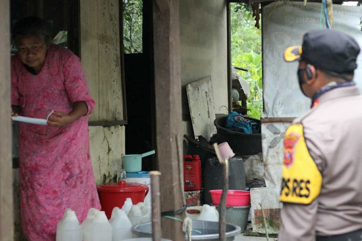 Erni saat berada di rumahnya