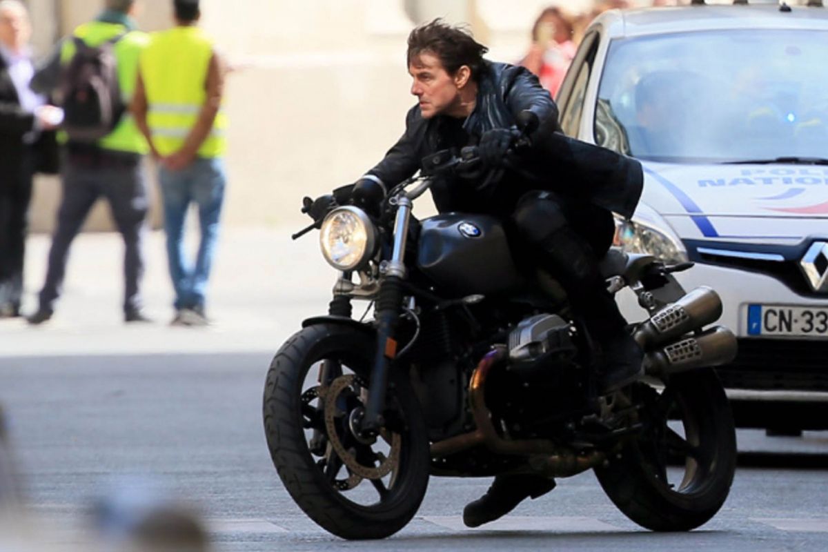 Tom Cruise beraksi di atas motor BMW di film terbaru Mission Impossible Fallout