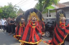 Ambil Nomor Urut untuk Pilkada Blora, Pasangan Arief Rohman-Sri Setyorini Diarak Barongan