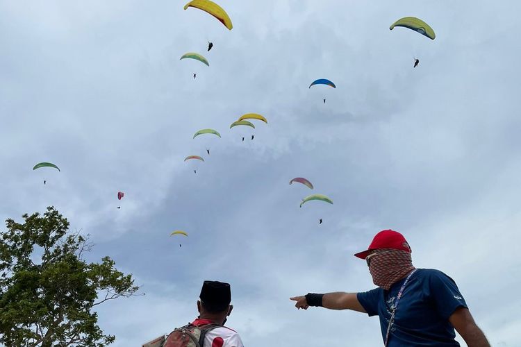 Atlet Paralayang Sumedang saat berlaga di ajang PON XX papua.