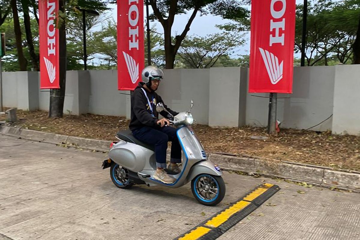 Cobain Vespa Elettrica di GIIAS 2023