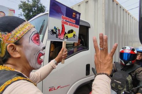 Saat Semar dan Gareng Turun ke Jalanan Cirebon, Peringatkan Pengguna Jalan dalam Berlalu Lintas