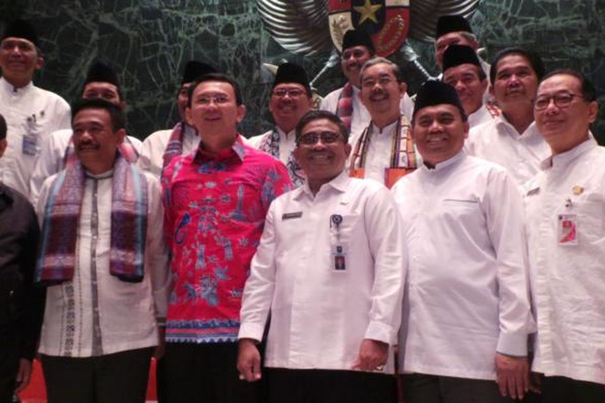 Plt Gubernur DKI Jakarta Sumarsono (berdiri di samping Gubernur DKI Jakarta Basuki Tjahaja Purnama) saat diperkenalkan ke PNS DKI Jakarta, Kamis (27/10/2016). 