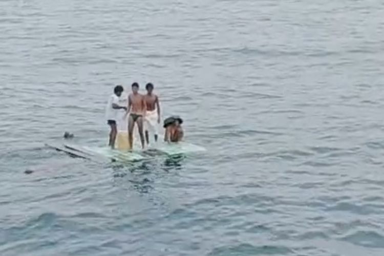 Delapan orang dilaporkan berada di kapal saat insiden terjadi. Hingga kini, lima di antaranya berhasil ditemukan selamat, sementara tiga lainnya termasuk nahkoda masih belum ditemukan. Jumat (31/10/2025)