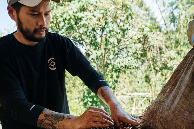 Pendiri Catur Coffee Company dan So So Good Coffee Company, serta perwakilan Indonesia di Kejuaraan Barista Dunia Mikael Jasin 