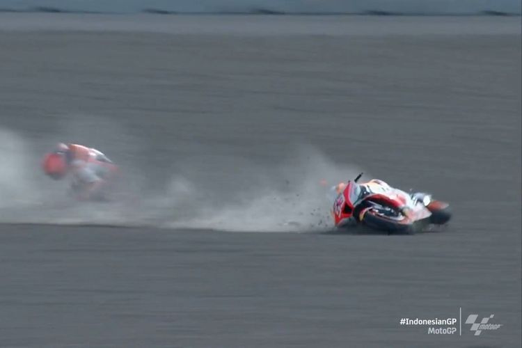 Marc Marquez terjatuh saat sesi kualifikasi Q1 pada MotoGP Mandalika 2022