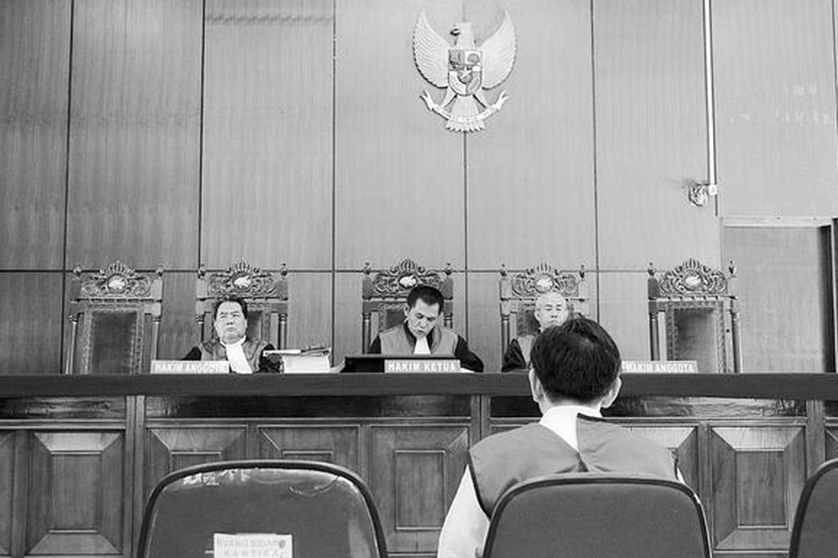 Gan Kuo Lien (56), terdakwa kasus penyelundupan narkoba jenis sabu seberat 279 kilogram asal China, divonis pidana mati oleh majelis hakim Pengadilan Negeri Jakarta Utara, Rabu (13/2). Warga asal Garut ini terbukti terlibat dalam jaringan pengedar narkoba internasional untuk memasukkan sabu ke Indonesia melalui Pelabuhan Tanjung Priok pada Mei 2012.