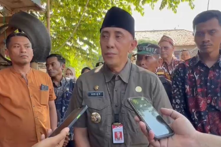 Pj Bupati Bangkalan Arief M Edie bersama staf dari Kesekretariatan Presiden mengunjungi kediaman Yazid Al-Bustomy, Kamis (29/8/2024).