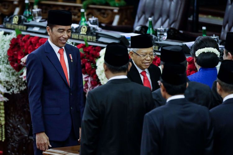 Joko Widodo dan Ma'ruf Amin usai mengucap sumpah jabatan sebagai presiden dan wakil presiden periode 2019-2024 di Gedung MPR/DPR RI, Jakarta, Minggu (20/10/2019).