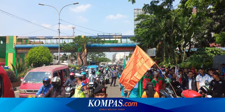 Buruh Gelar Demo BBM di Balai Kota Depok, Arus Lalu Lintas di Jalan Margonda Raya Tersendat - Vimarsana News