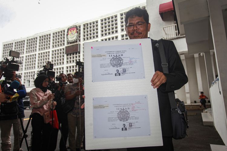 Sudah Terima Salinan Ijazah Jokowi, Apa Langkah Selanjutnya Bonatua?