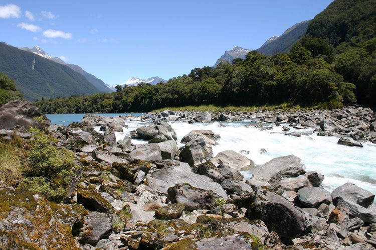 Pemandangan Haast, kawasan yang terletak di tepi barat Taman Nasional Gunung Aspiring di Pulau Selatan, Selandia Baru.