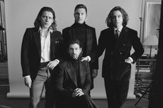 Lirik dan CHord Lagu The Jeweller’s Hands – Arctic Monkeys