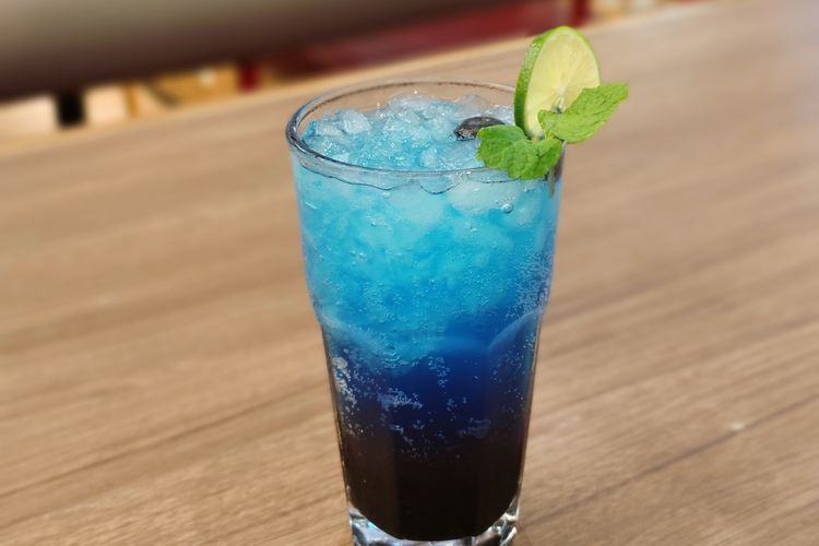 Blue Ocean Soda Drink at Monster Curry Indonesia Special Edition Attack on Titan, at Plaza Indonesia, Wednesday (5/2/2025). 