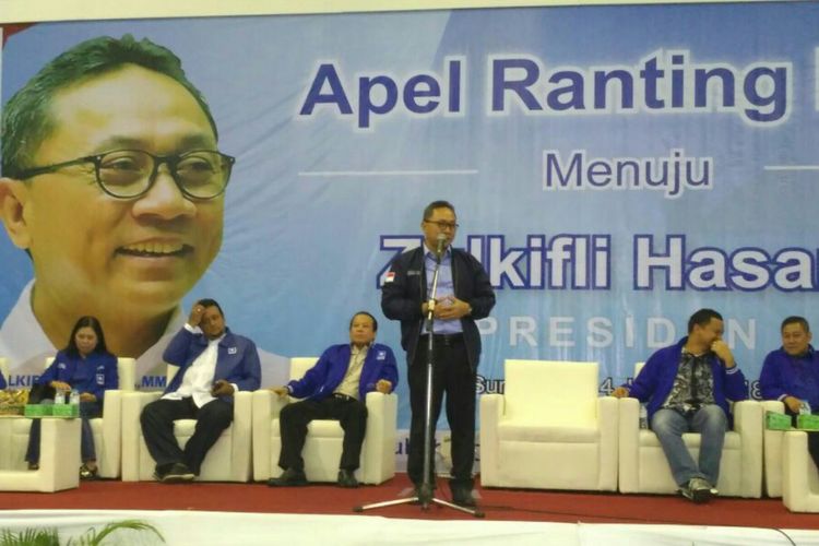 Ketua Umum DPP PAN, Zulkifli Hasan di Solo, Jawa Tengah, Minggu (14/1/2018).