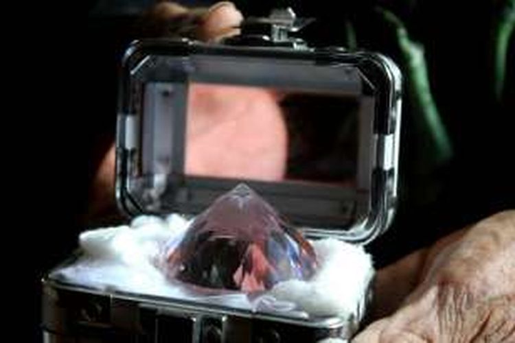 Berlian seberat 222 gram milik Qarsing di Desa Bulu Cendrana, Kecamatan Pitu Riawa, Kabupaten Sidrap, Sulawesi Selatan, ini dijual dengan harga Rp 6,966 triliun.