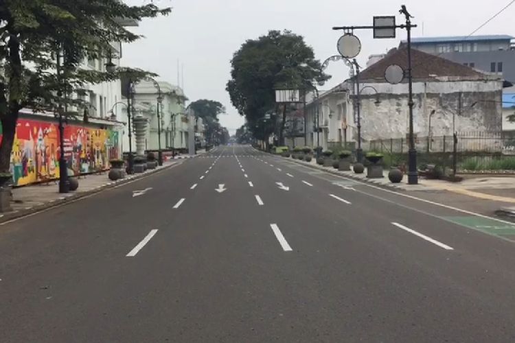 sejumlah ruas jalan di Kota Bandung ditutup, hal ini dilakukan untuk membatasi aktifitas warga ditengah pandemi virus corona