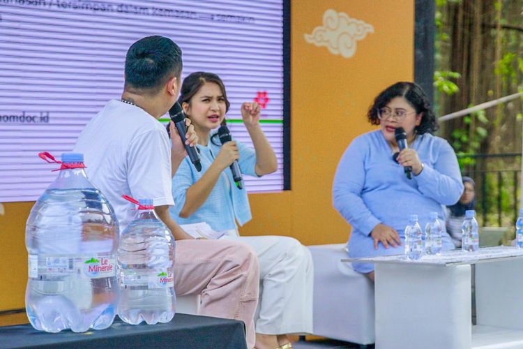 Festival Hari Anak Nasional bertajuk Anak Indonesia Sehat Bebas BPA di Taman Anggrek, Kompleks Gelora Bung Karno. 