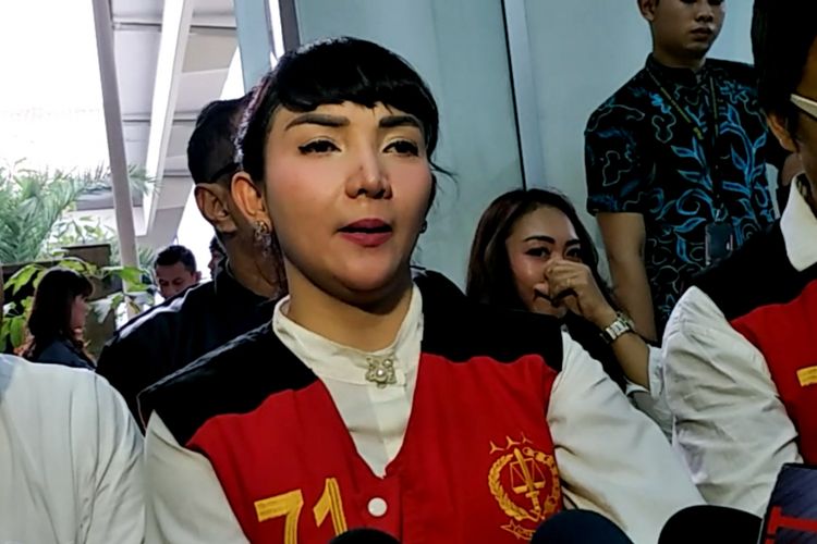 Artis peran Roro Fitria di Pengadilan Negeri Jakarta Selatan, Rabu (10/10/2018).