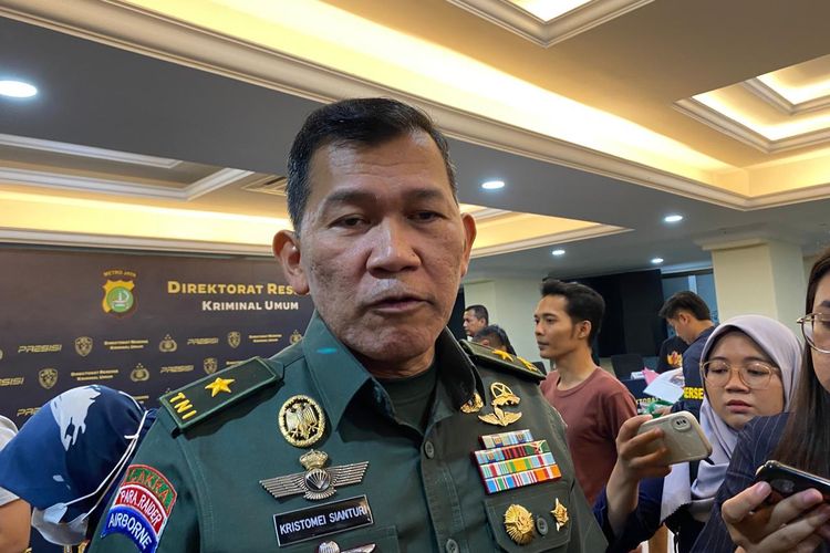 Kepala Dinas Penerangan TNI AD Brigadir Jenderal TNI Kristomei Sianturi di Mapolda Metro Jaya, Rabu (3/4/2024). 