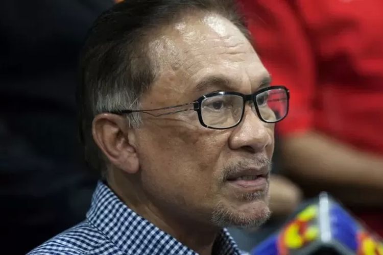 Anwar Ibrahim, seorang tokoh kontroversial, memiliki kareir politik yang panjang.