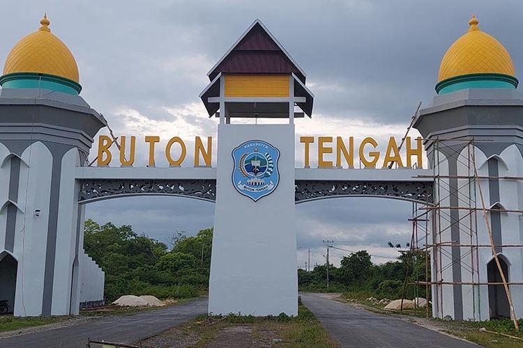 Gapura Buton Tengah, Sulawesi Tenggara. 

