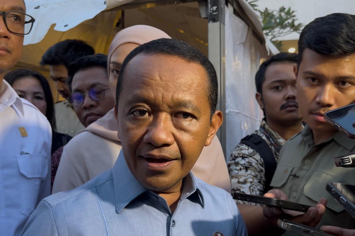 Menteri Energi dan Sumber Daya Mineral (ESDM) Bahlil Lahadalia saat ditemui di Sarinah, Jakarta, Selasa (7/10/2025).