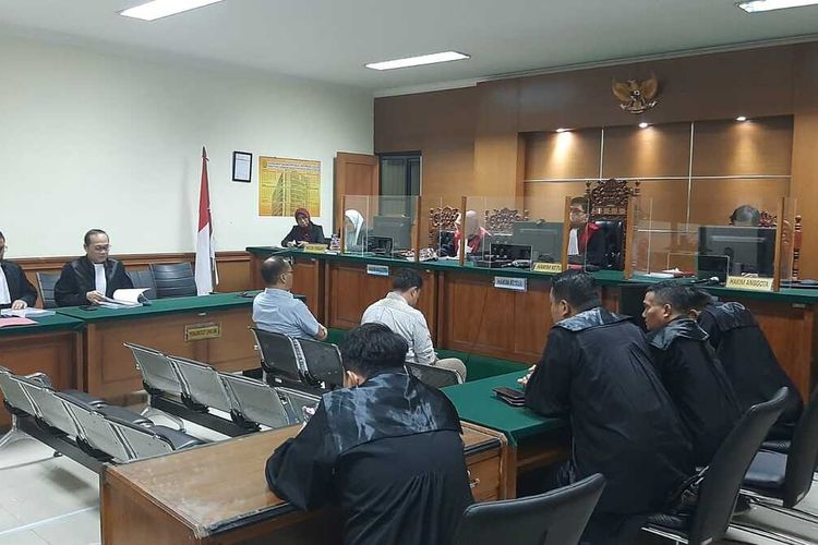 Dua terdakwa kasus korupsi kredit bank Banten dituntut tinggi oleh Jaksa Penuntut Umum Kejati Banten. Mantan petinggi Bank Banten dituntut 15 tahun dan Direktur PT HNM dituntut 18 tahun penjara