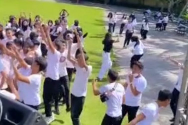 tangkapan layar video viral acara perpisahan sekolah SMAN Jonggat, Lombok Tengah