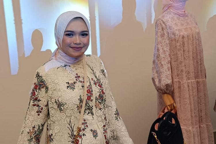 CEO Buttonscarves Linda Anggrea dalam acara Buttonscarves 7th Anniversary