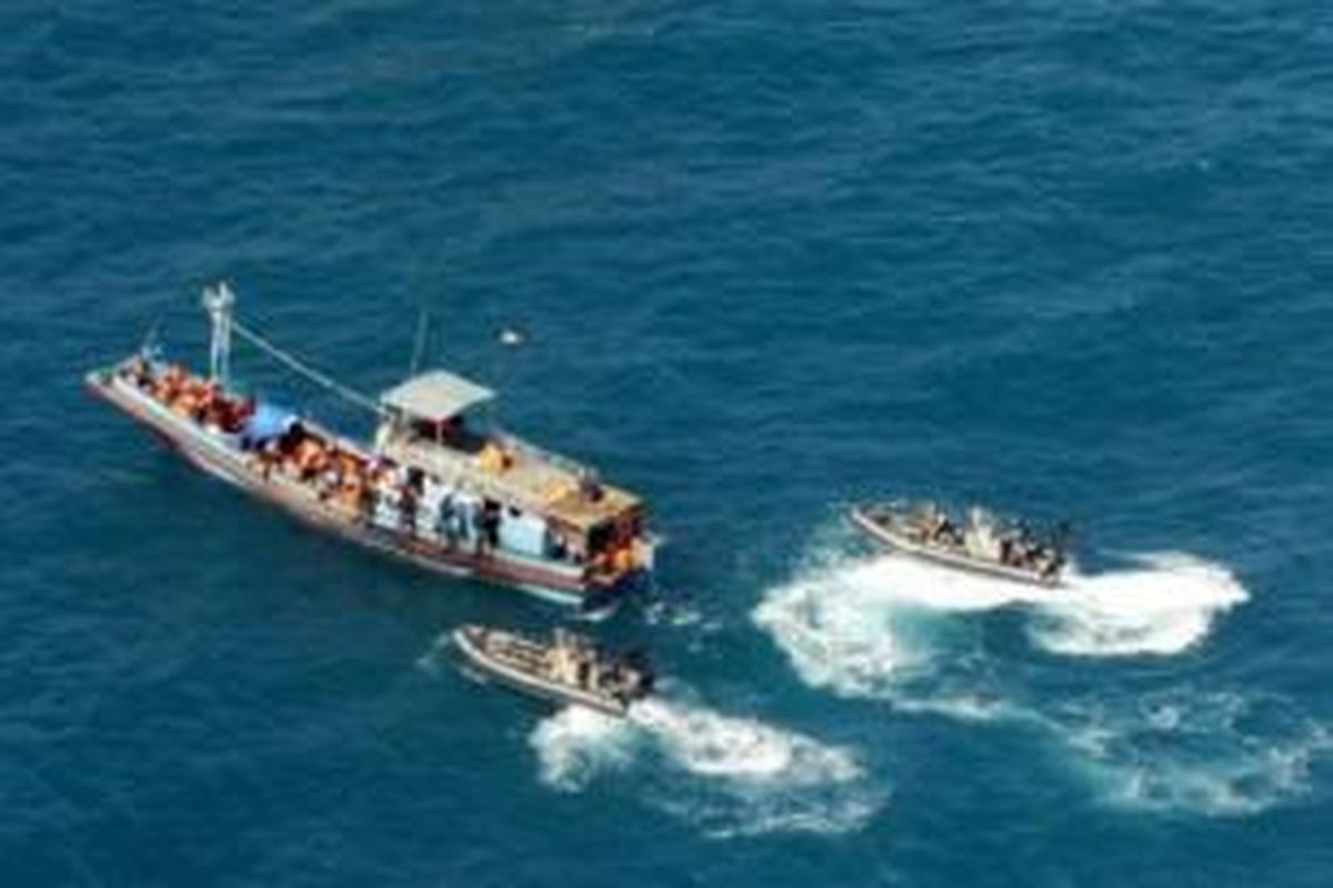Penyelundup manusia sering menggunakan perahu tua untuk mengangkut pencari suaka ke Australia. 