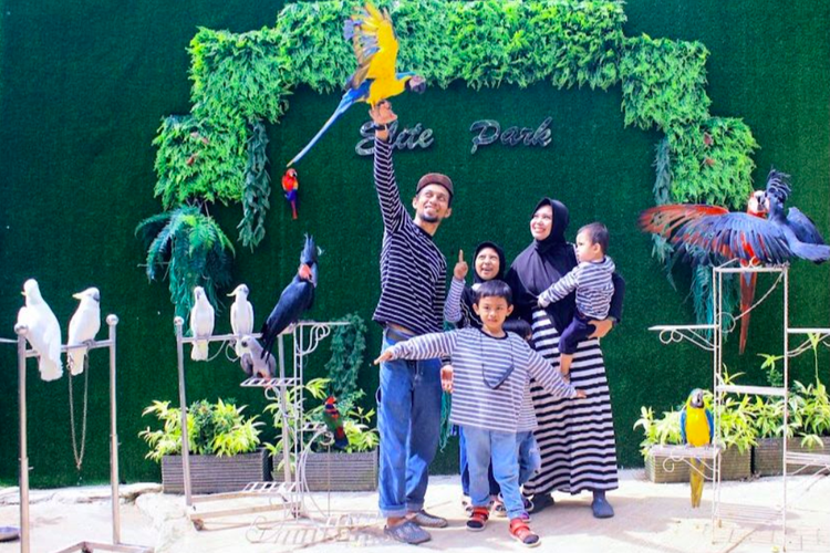 Elite Park Zoo Serang, Banten obyek wisata berupa mini zoo yang berisi koleksi satwa langka dan beragam wahana