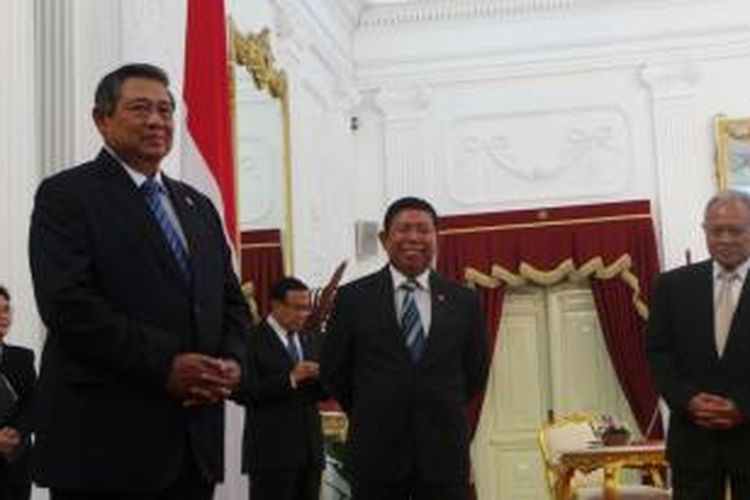 Presiden Susilo Bambang Yudhoyono saat berbincang dengan wartawan soal koalisi di Istana Negara, Senin (5/5/2014).