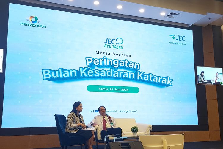 Agenda pemaparan JEC Eye Talks dalam rangka memperingati Bulan Kesadaran Katarak yang digelar di RS Mata JEC Kedoya, Jakarta, Kamis (27/6/2024). 