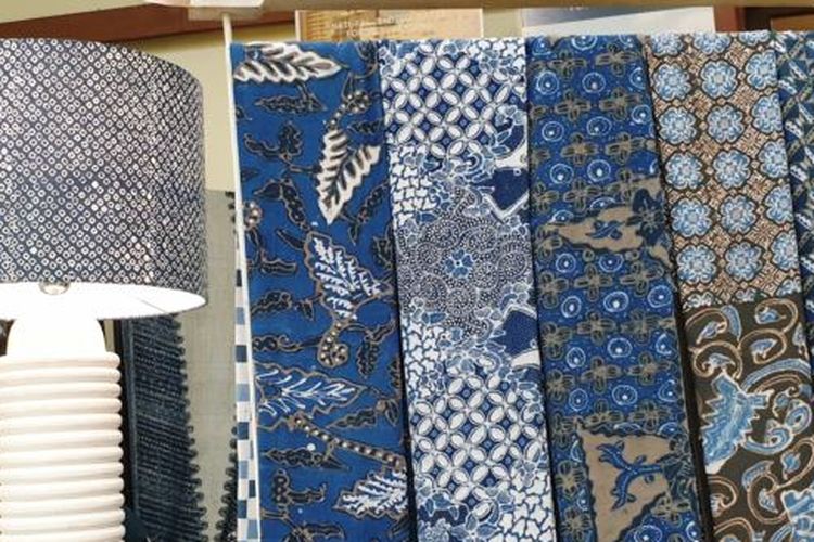 Pengembangan produk berbahan batik warna alami terus dilakukan. 