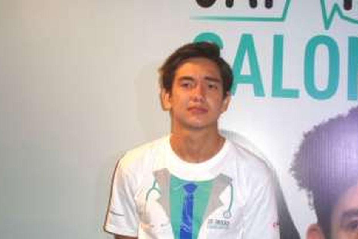 Artis peran Adipati Dolken menghadiri press screening film Catatan Dodol Calon Dokter di Gandaria City, Rabu 913/10/2016).