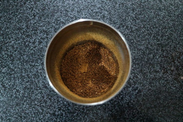 biji kopi robusta wine process dari kopi kampoeng genting yang sudah digiling hingga tingkat medium