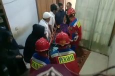 Damkar Evakuasi Jenazah Warga Ciracas dengan Bobot 142 Kilogram dari Lantai 2