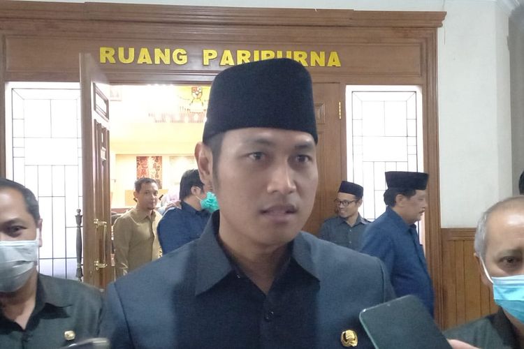 Bupati Tuban Aditya Halindra Faridzky yang hadir di DPRD Tuban pada Rabu (2/11/2022).