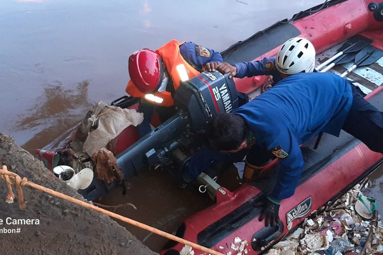 Tim Search and Rescue (SAR) gabungan melanjutkan pencarian seorang pemuda berinisial W (20) yang terseret arus Kali Ciliwung di wilayah Bidara Cina, Jatinegara, Jakarta Timur.