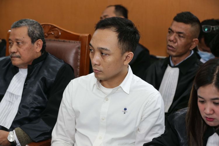 Terdakwa kasus pembunuhan berencana terhadap Nofriansyah Yosua Hutabarat atau Brigadir J, Ricky Rizal menjalani sidang di Pengadilan Negeri (PN) Jakarta Selatan, Senin (21/11/2022). Pada sidang hari ini, Jaksa Penuntut Umum (JPU) menghadirkan 11 orang saksi untuk terdakwa Richard Eliezer atau Bharada E, Ricky Rizal dan Kuat Ma'ruf.