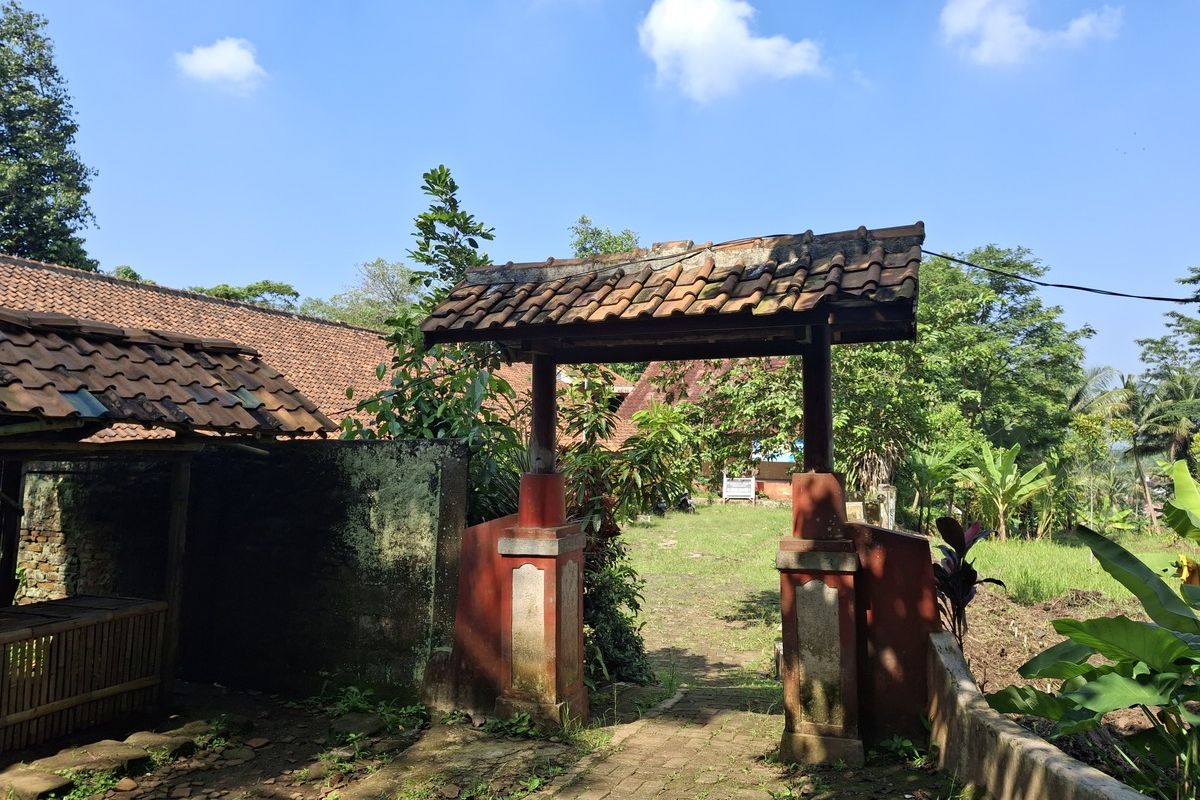 Kondisi sekolah SDN Karaton 5 Pandeglang, Banten, Kamis (10/7/2025). Sekolah ini sepi pendaftar pada SPMB 2025.